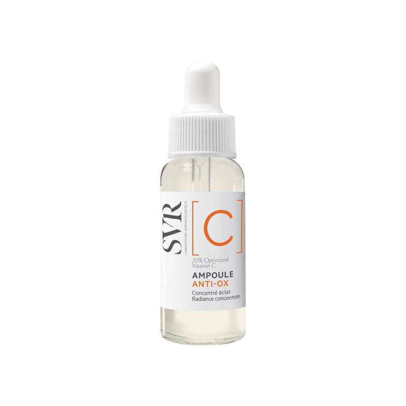 Flacon compte-gouttes en verre transparent SVR Ampoule Anti-Ox avec étiquette blanche, logo noir et lettre C orange.