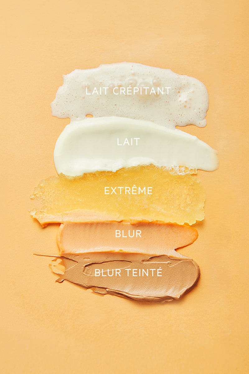 Échantillons de textures SVR Sun Secure : lait crépitant, lait, gel extrême, blur et blur teinté sur fond orangé.